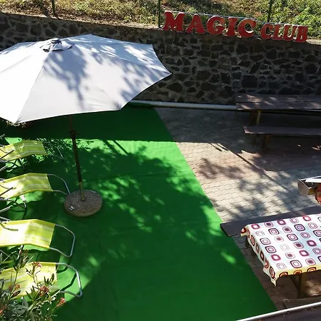 Engiro Panzio Bed & Breakfast *